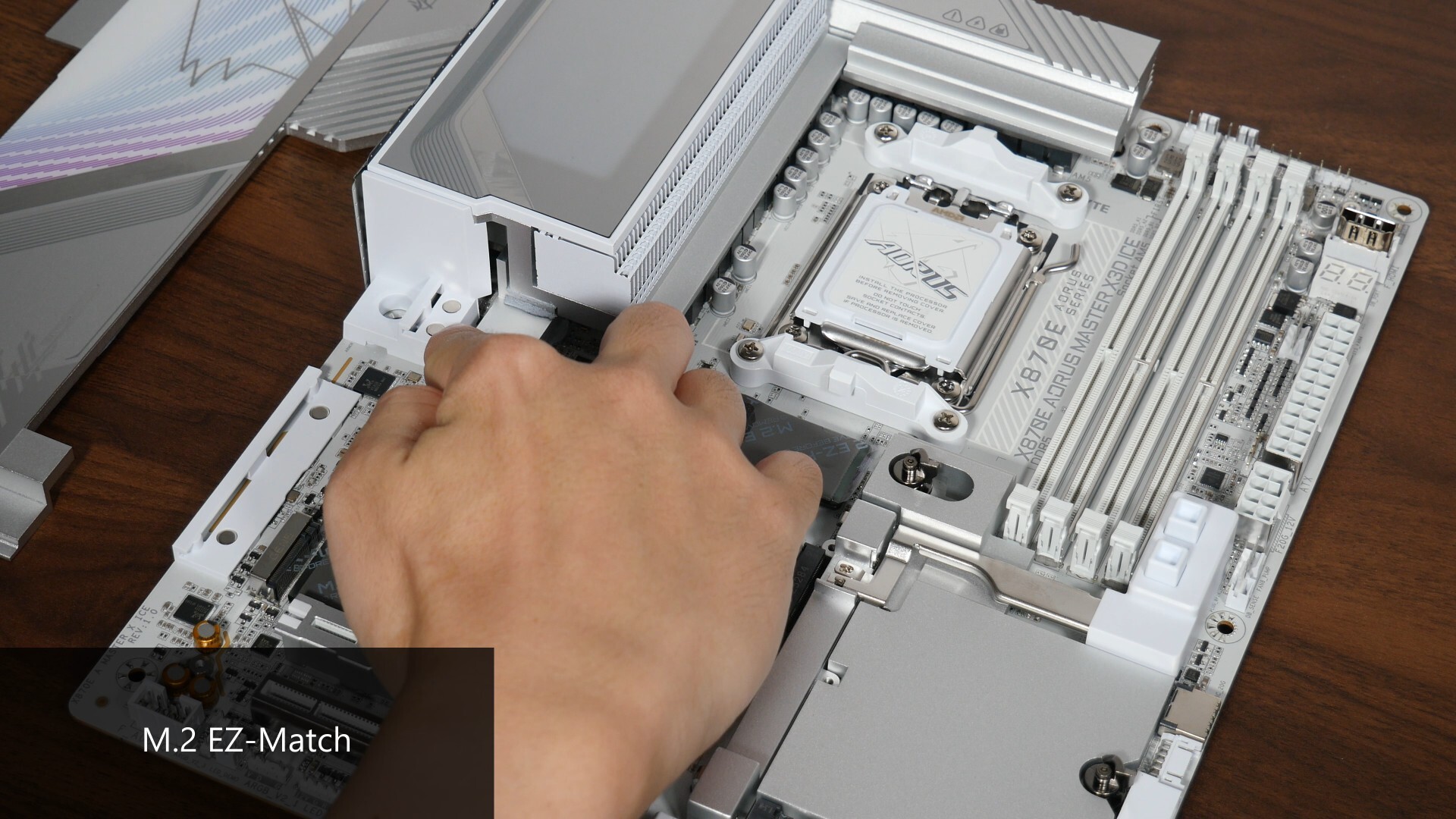 Gigabyte X870E AORUS MASTER X3D ICE M.2 EZ-Match (2)