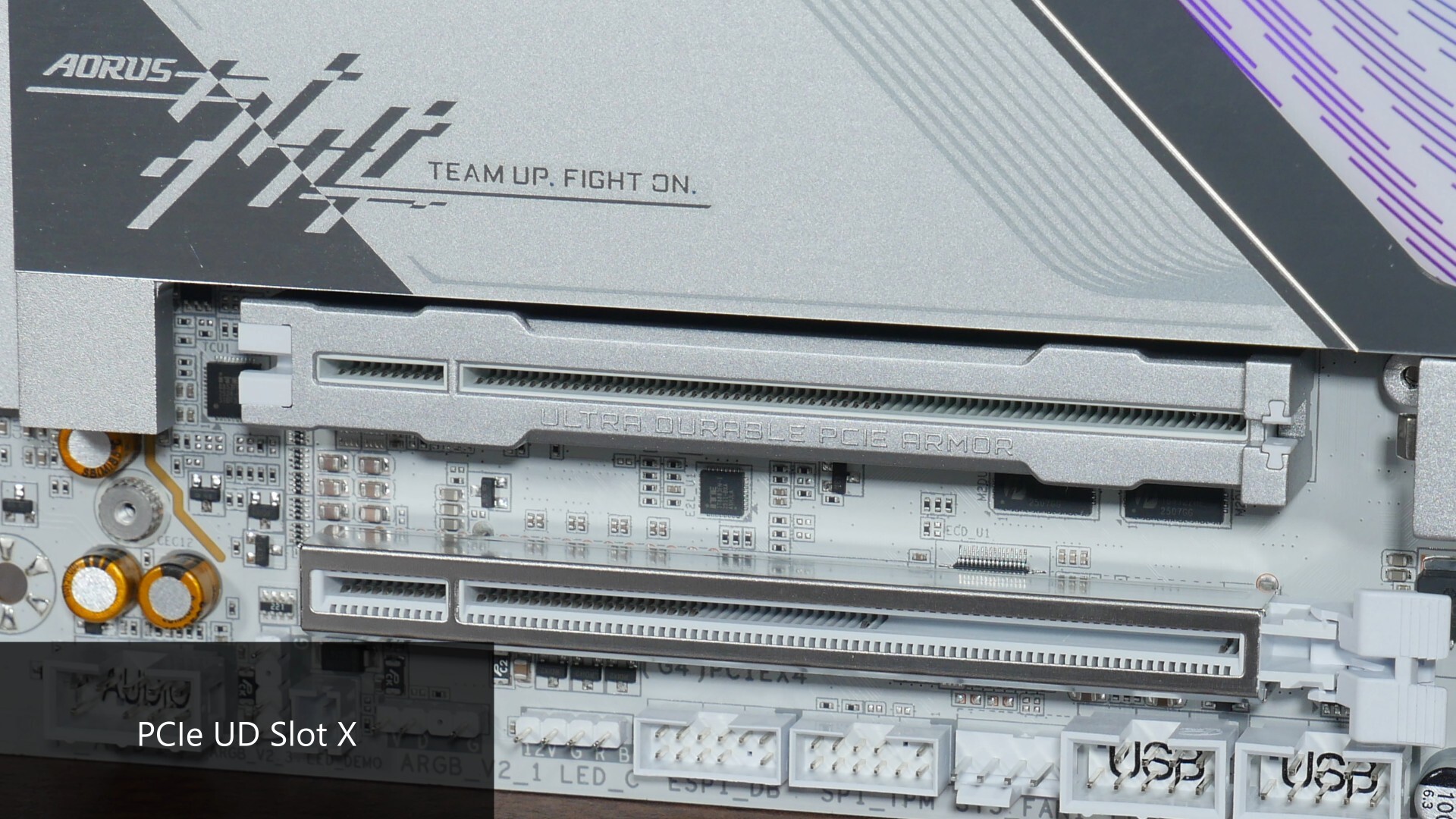 Gigabyte X870E AORUS MASTER X3D ICE PCIe UD Slot X (2)