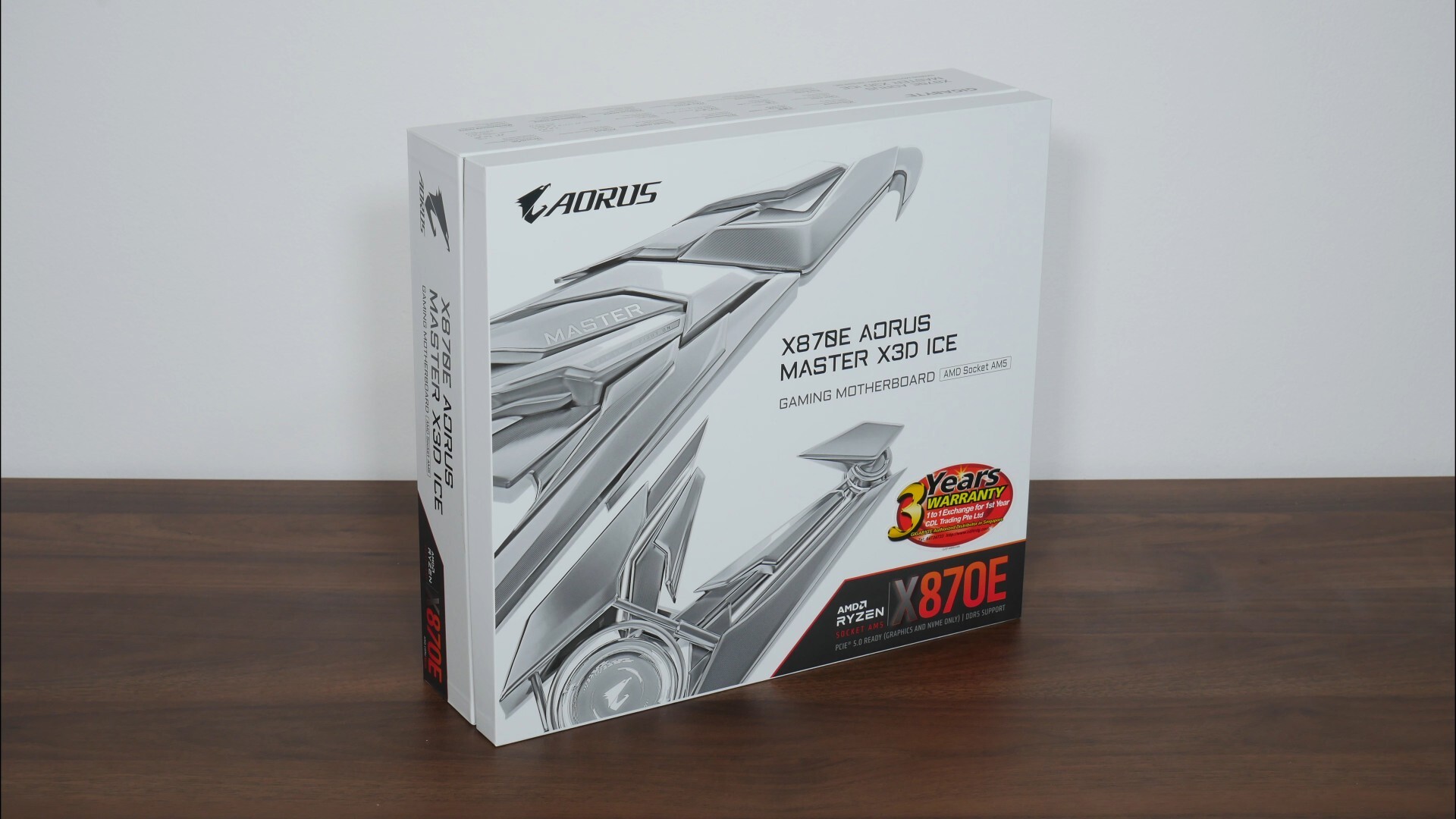 Gigabyte X870E AORUS MASTER X3D ICE Packaging (Front)