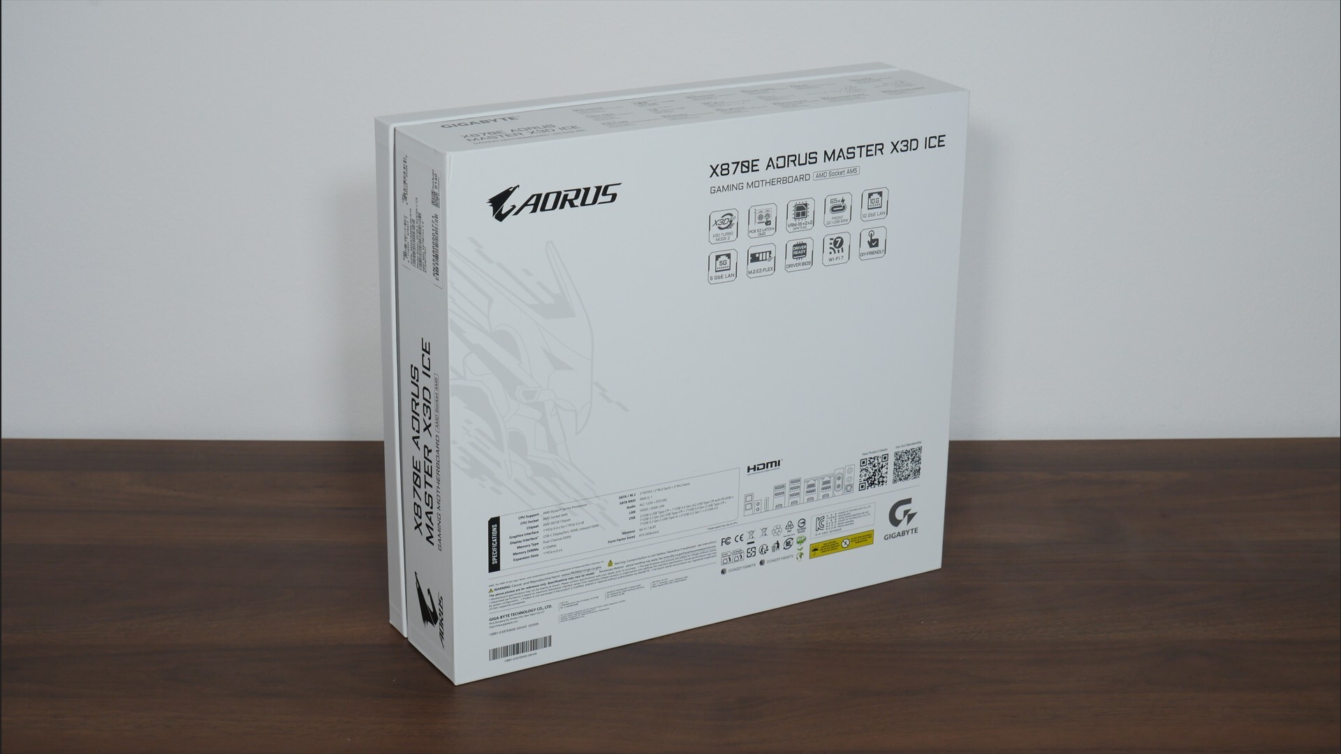 Gigabyte X870E AORUS MASTER X3D ICE Packaging (Rear)