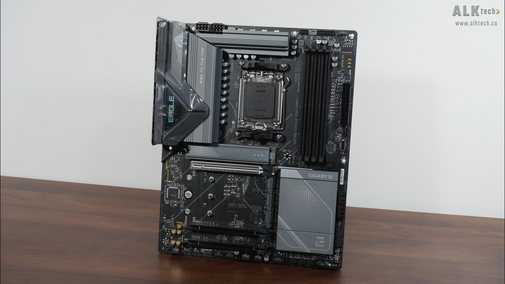Gigabyte X870E EAGLE X3D WIFI7 Aesthetics (Front)