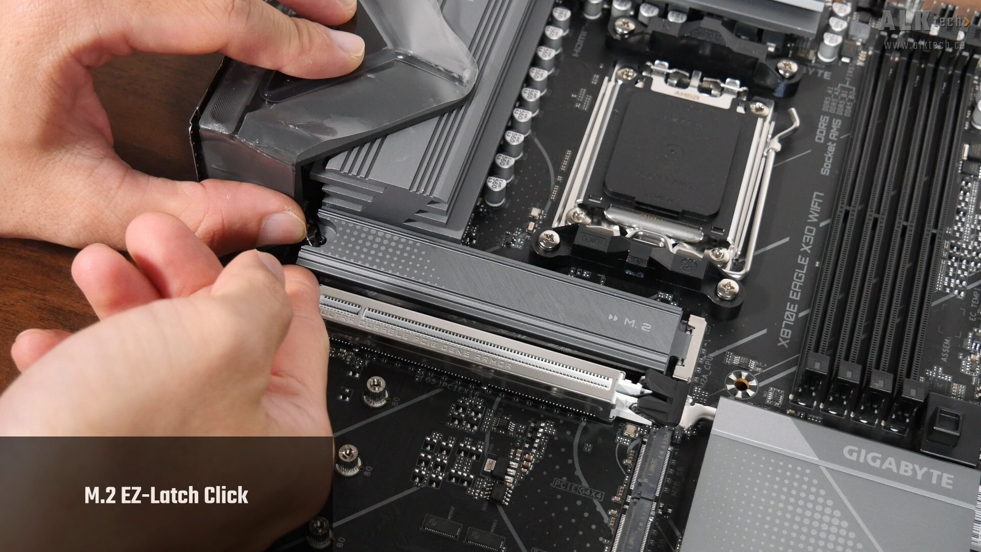 Gigabyte X870E EAGLE X3D WIFI7 M.2 EZ-Latch Click