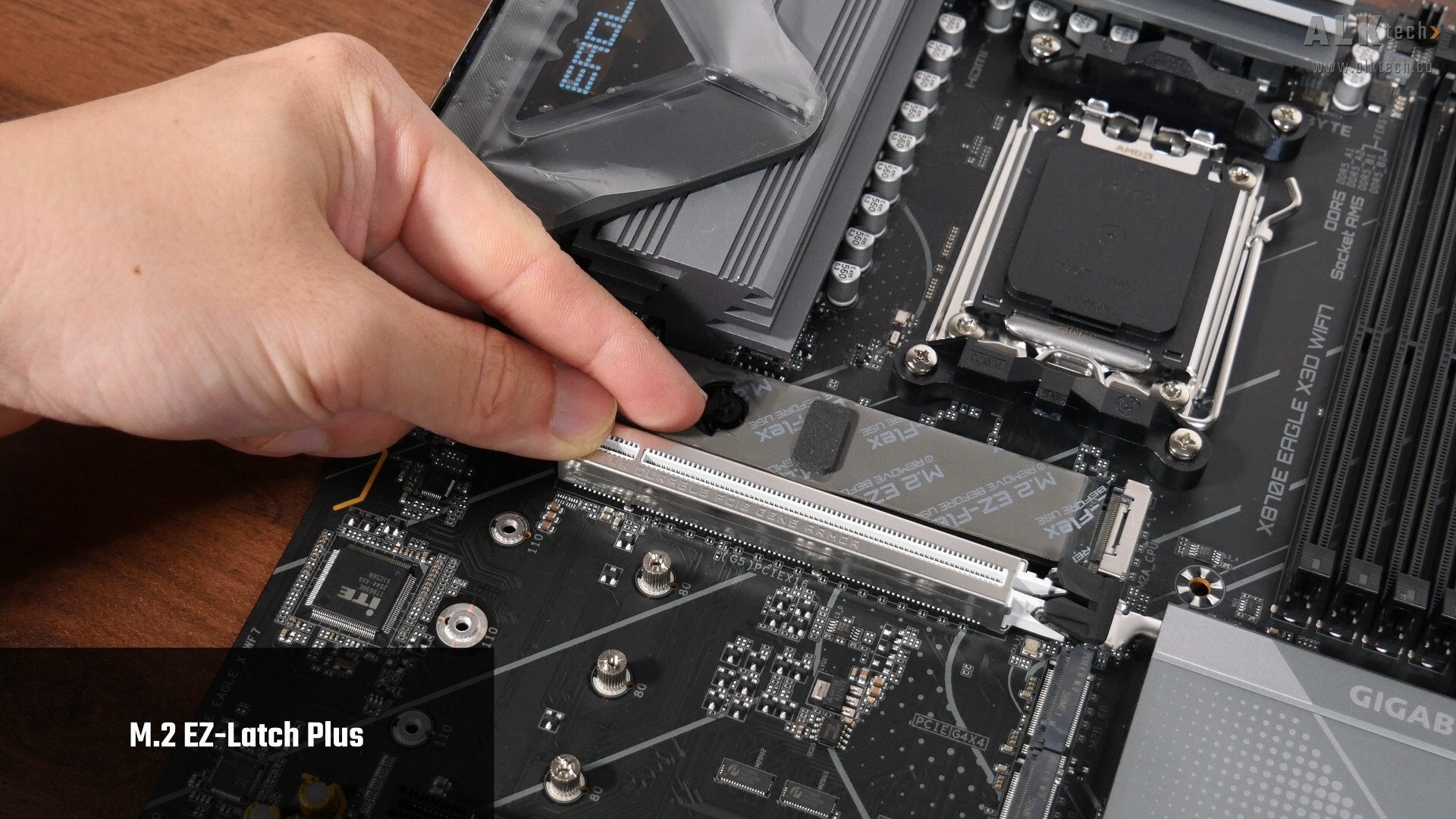 Gigabyte X870E EAGLE X3D WIFI7 M.2 EZ-Latch Plus