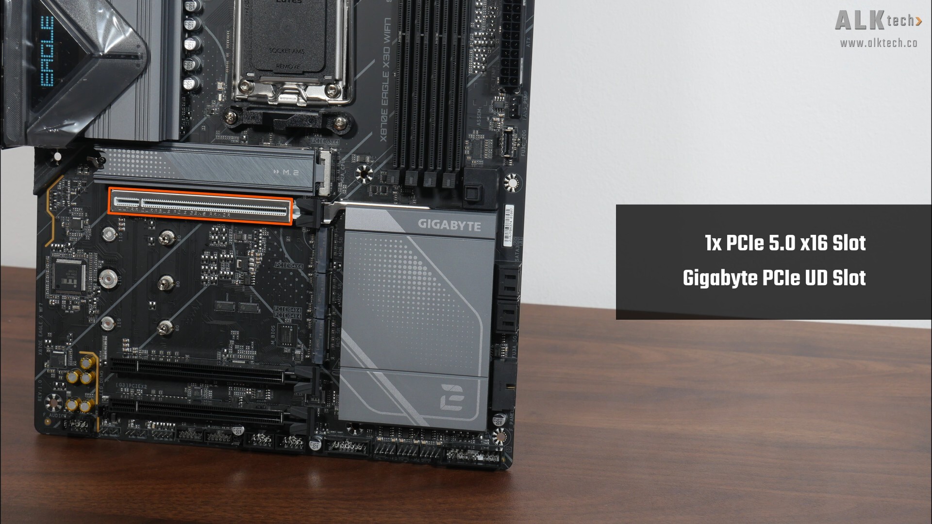 Gigabyte X870E EAGLE X3D WIFI7 PCIe 5.0 x16 Slot