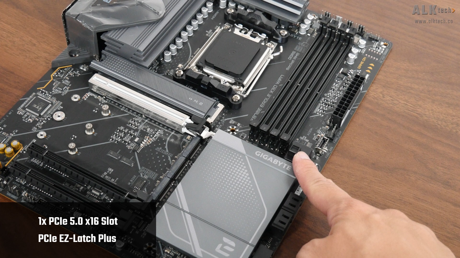 Gigabyte X870E EAGLE X3D WIFI7 PCIe EZ-Latch Plus