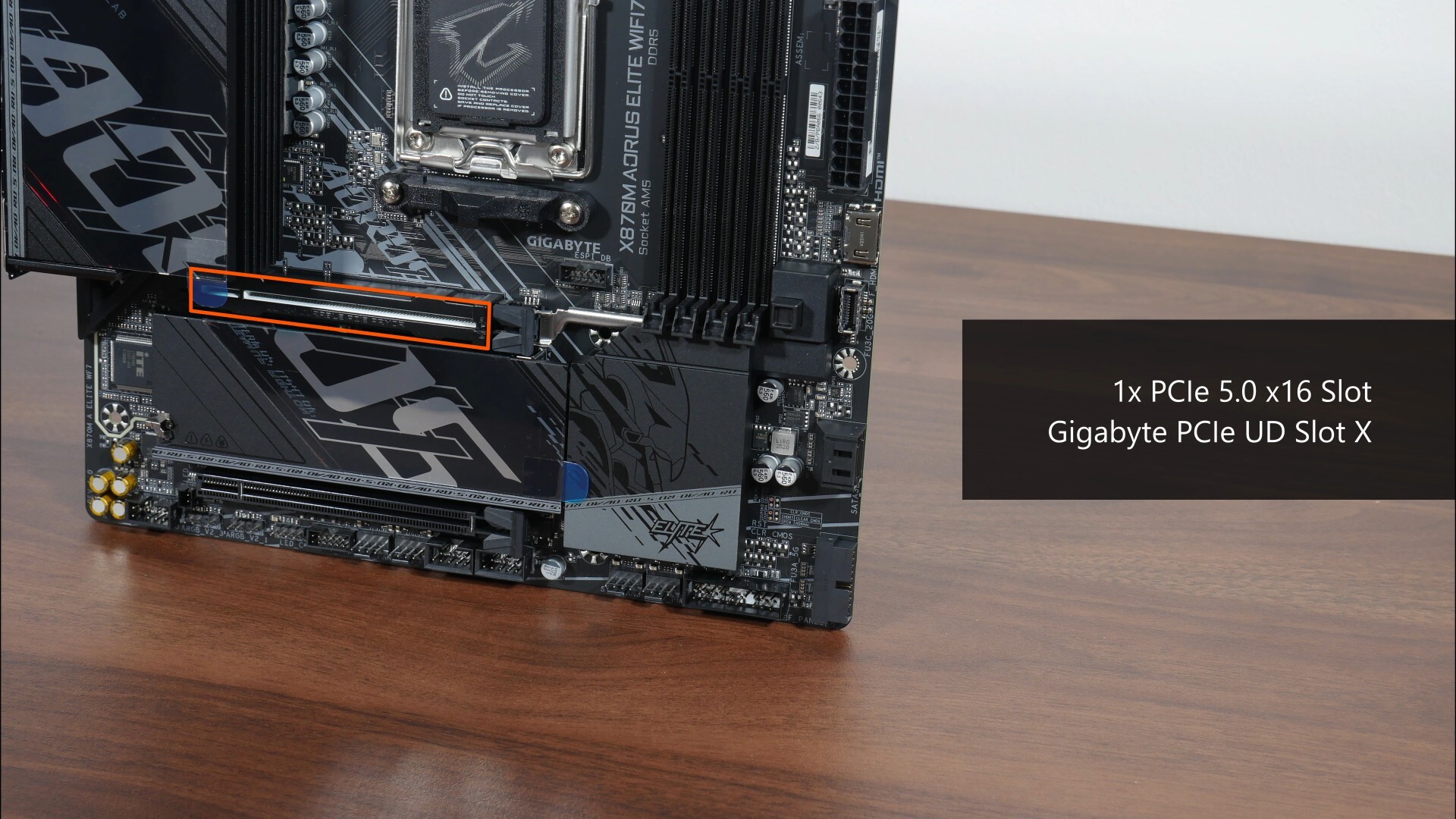 Gigabyte X870M AORUS ELITE WIFI7 PCIe 5.0 x16 Slot