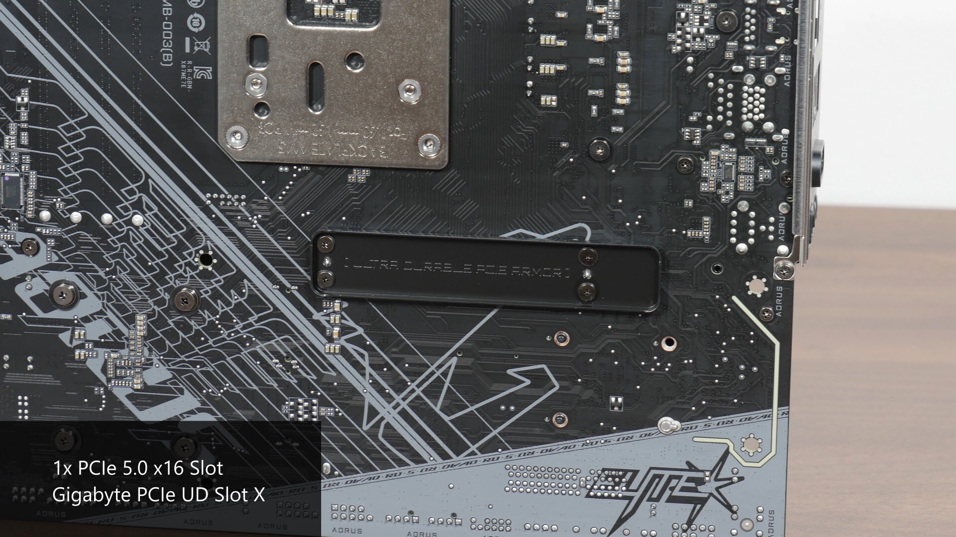 Gigabyte X870M AORUS ELITE WIFI7 PCIe UD Slot X (2)