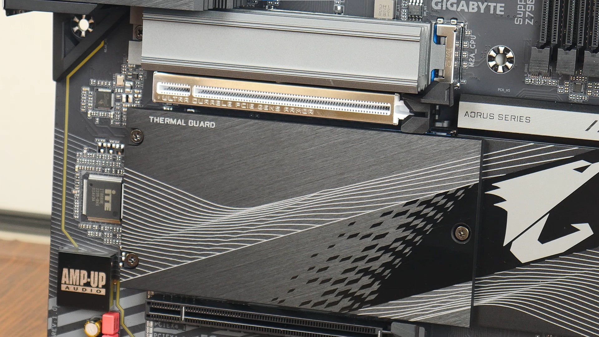 Gigabyte Z790 AORUS ELITE AX DDR4 M.2 Heatsink
