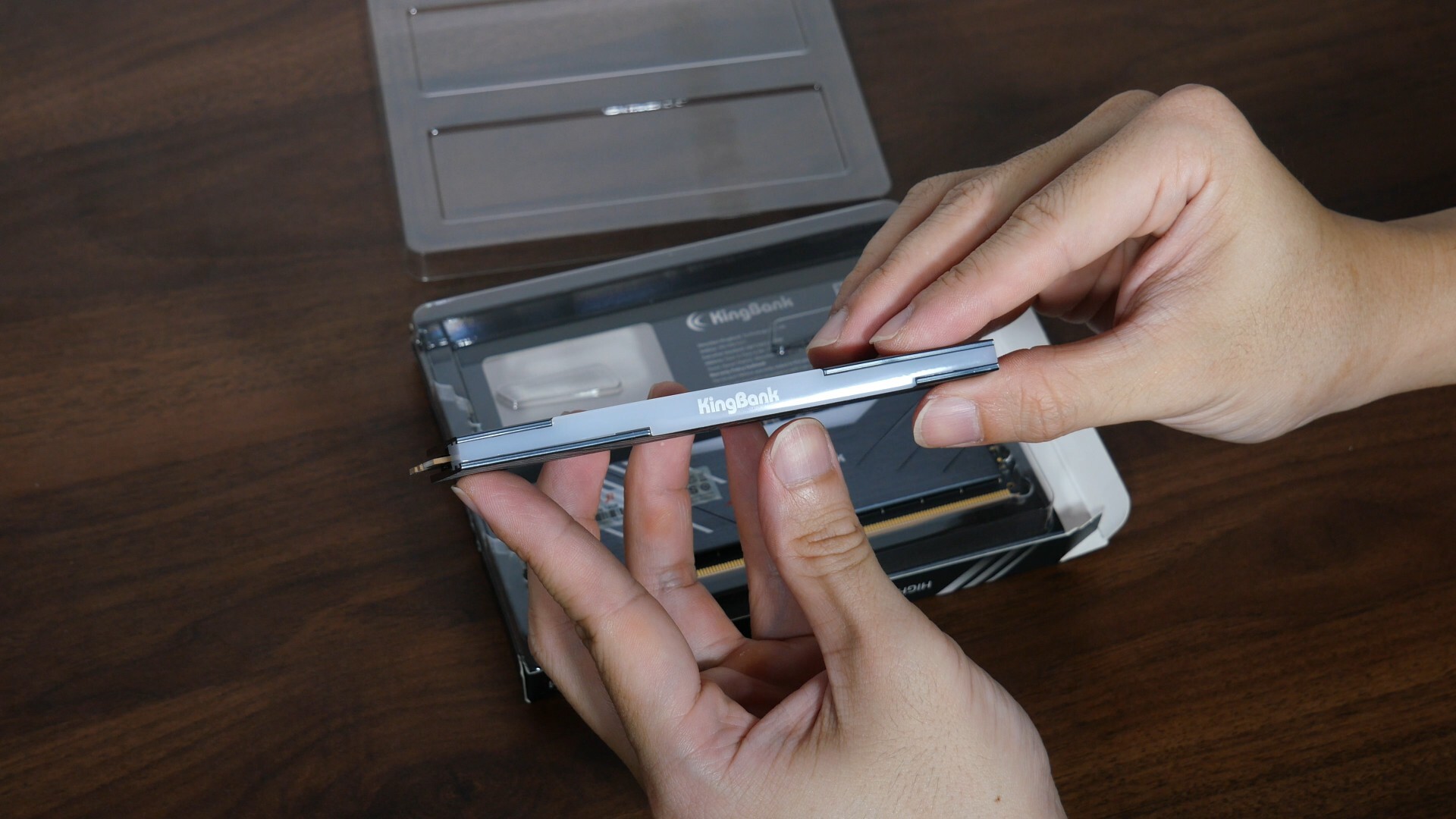 KingBank DDR5 Dark SoarBlade RGB Aesthetics (3)