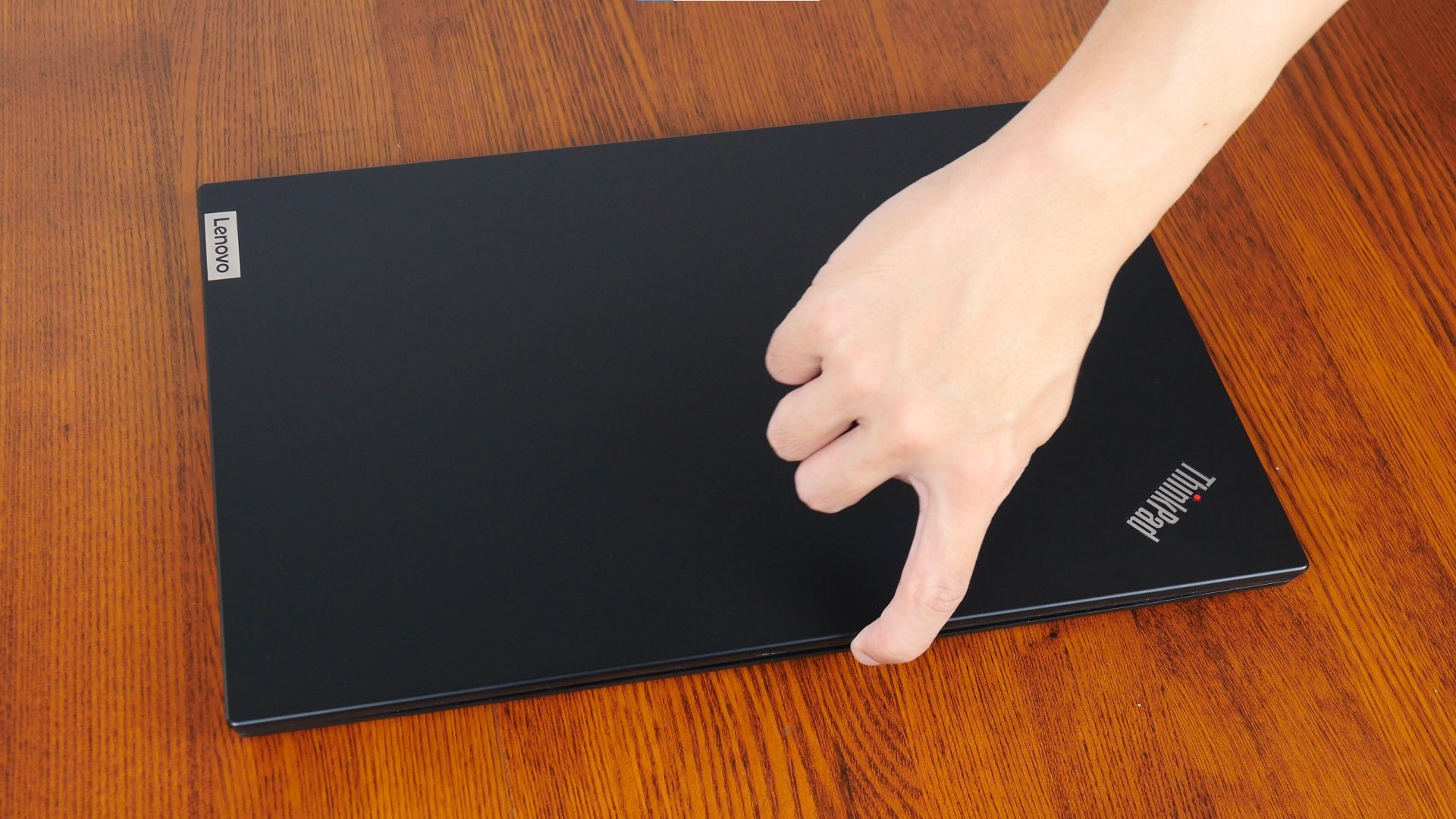 Lenovo ThinkPad P15v Gen 3 (AMD) Aesthetics (4)