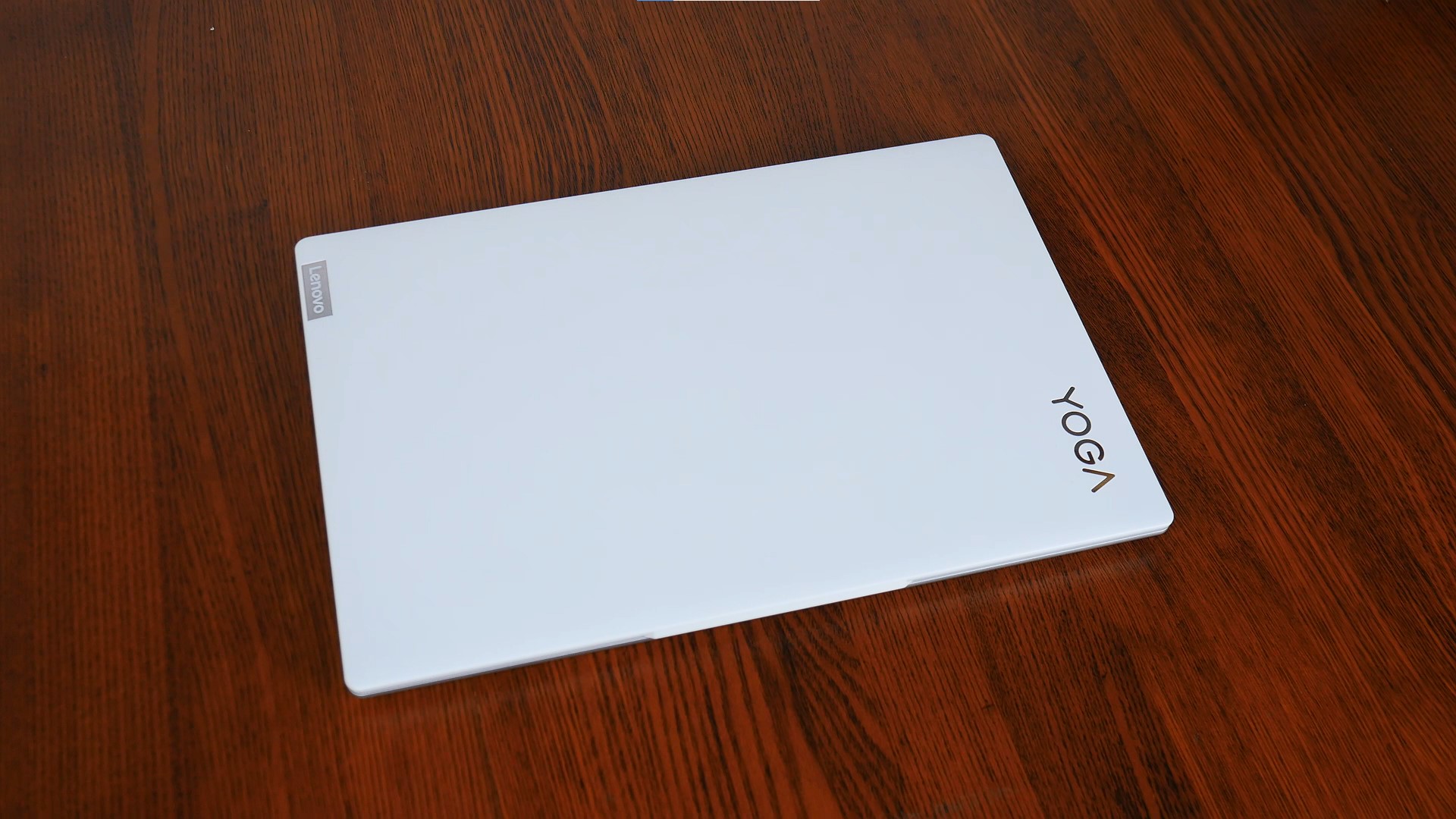 Lenovo Yoga Slim 7i Carbon 13IAP7 Aesthetics (1)