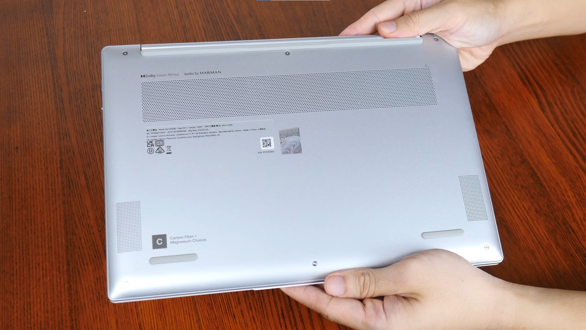 Lenovo Yoga Slim 7i Carbon 13IAP7 Aesthetics (2a)