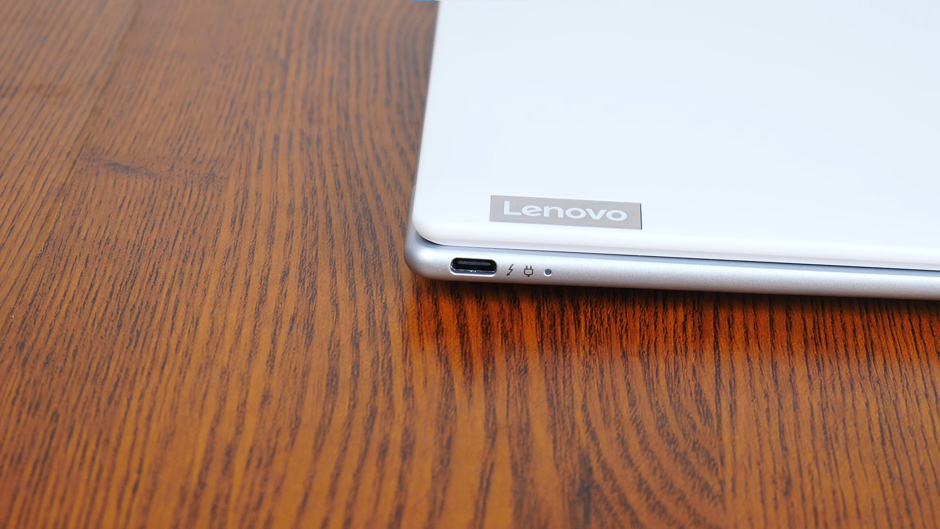 Lenovo Yoga Slim 7i Carbon 13IAP7 Connectivity (1)