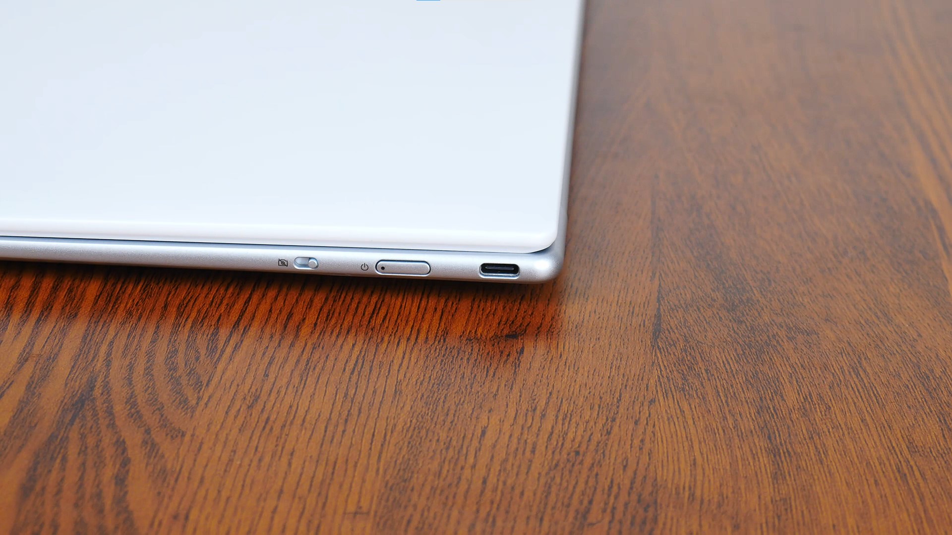 Lenovo Yoga Slim 7i Carbon 13IAP7 Connectivity (2)