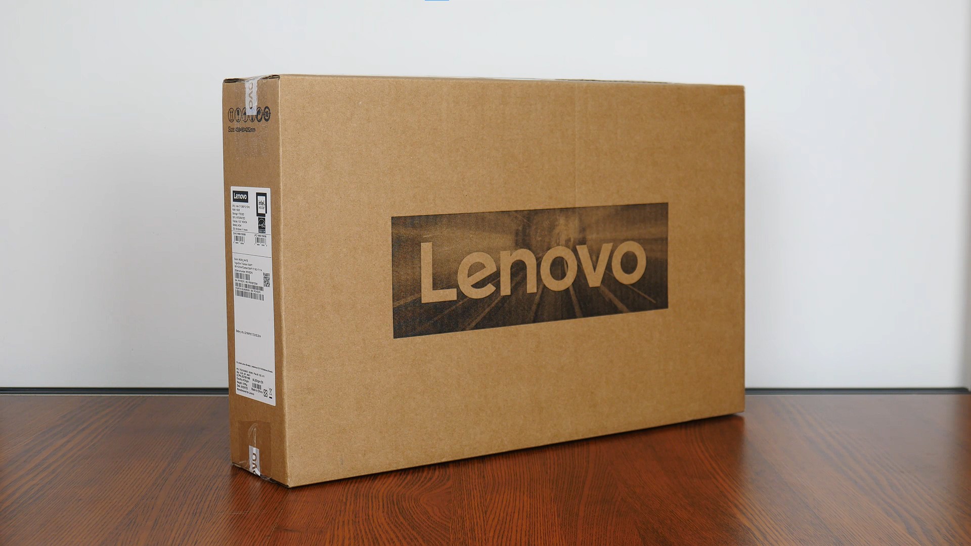 Lenovo Yoga Slim 7i Carbon 13IAP7 External Packaging