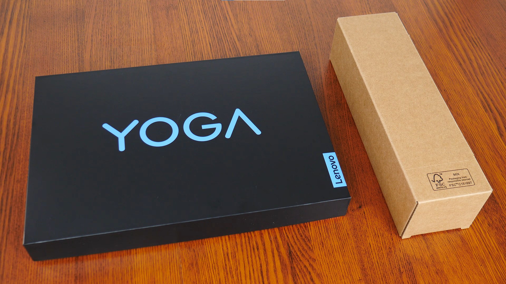 Lenovo Yoga Slim 7i Carbon 13IAP7 Internal Packaging (1)
