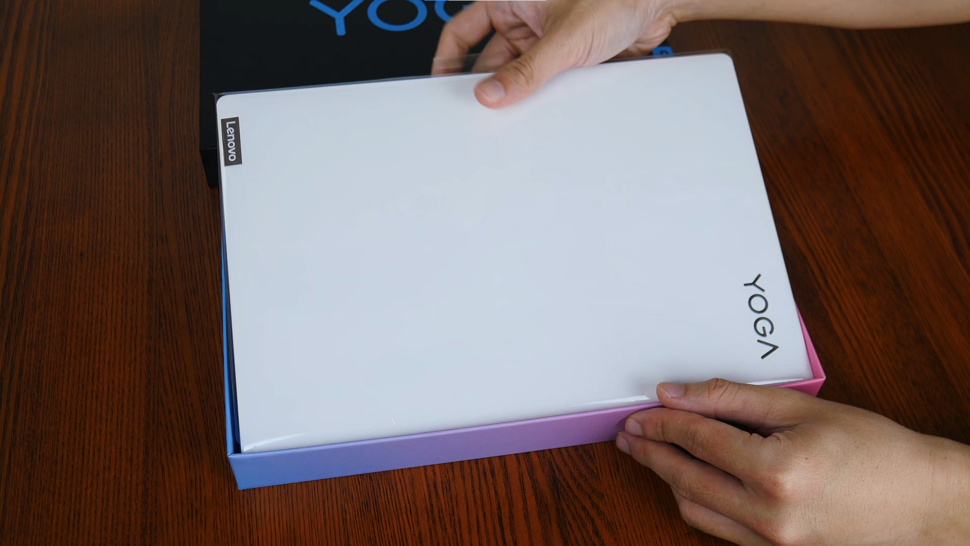 Lenovo Yoga Slim 7i Carbon 13IAP7 Internal Packaging (2)