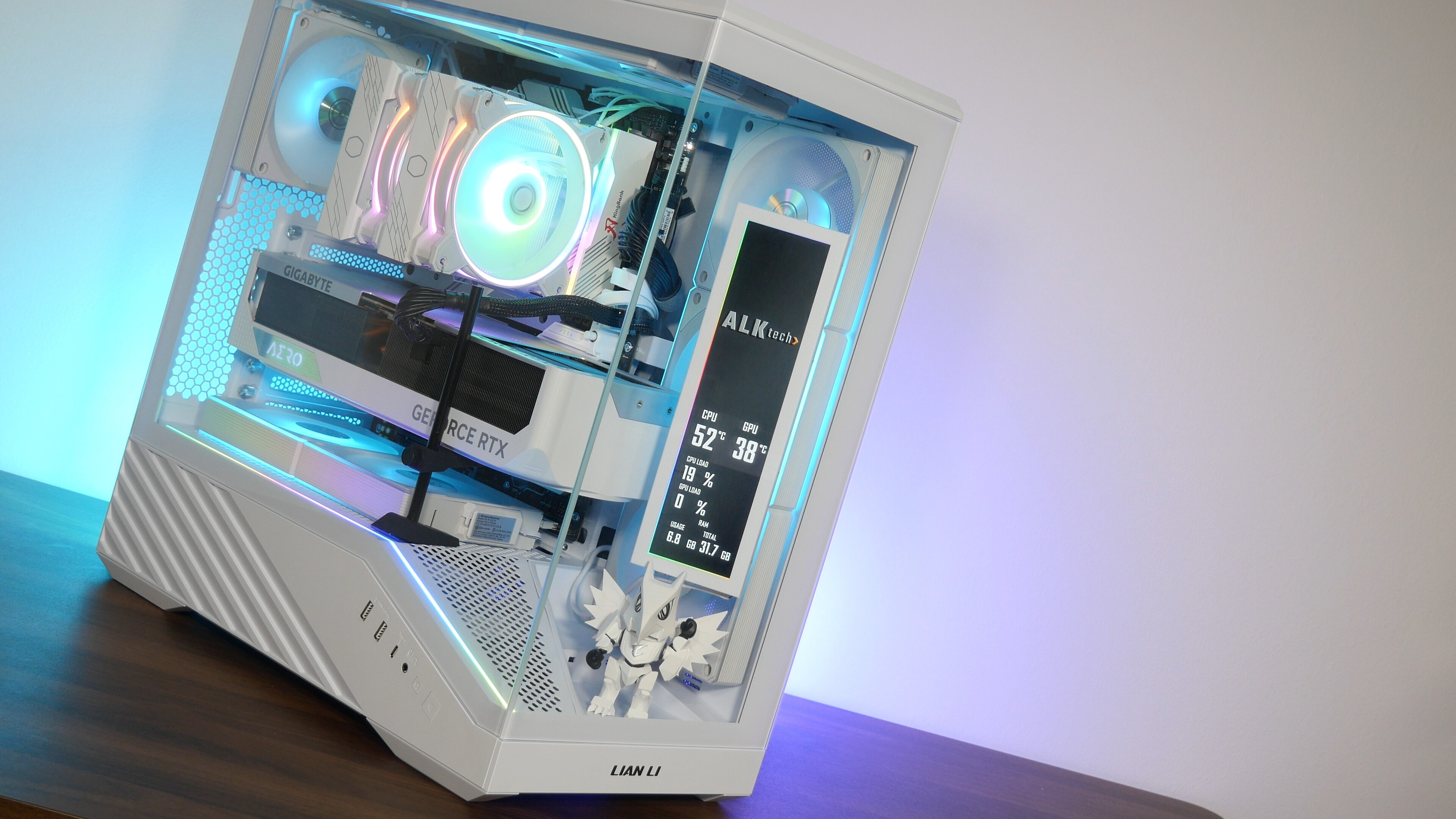 Lian Li 8.8" Universal Screen Demo Build Aesthetics (2)