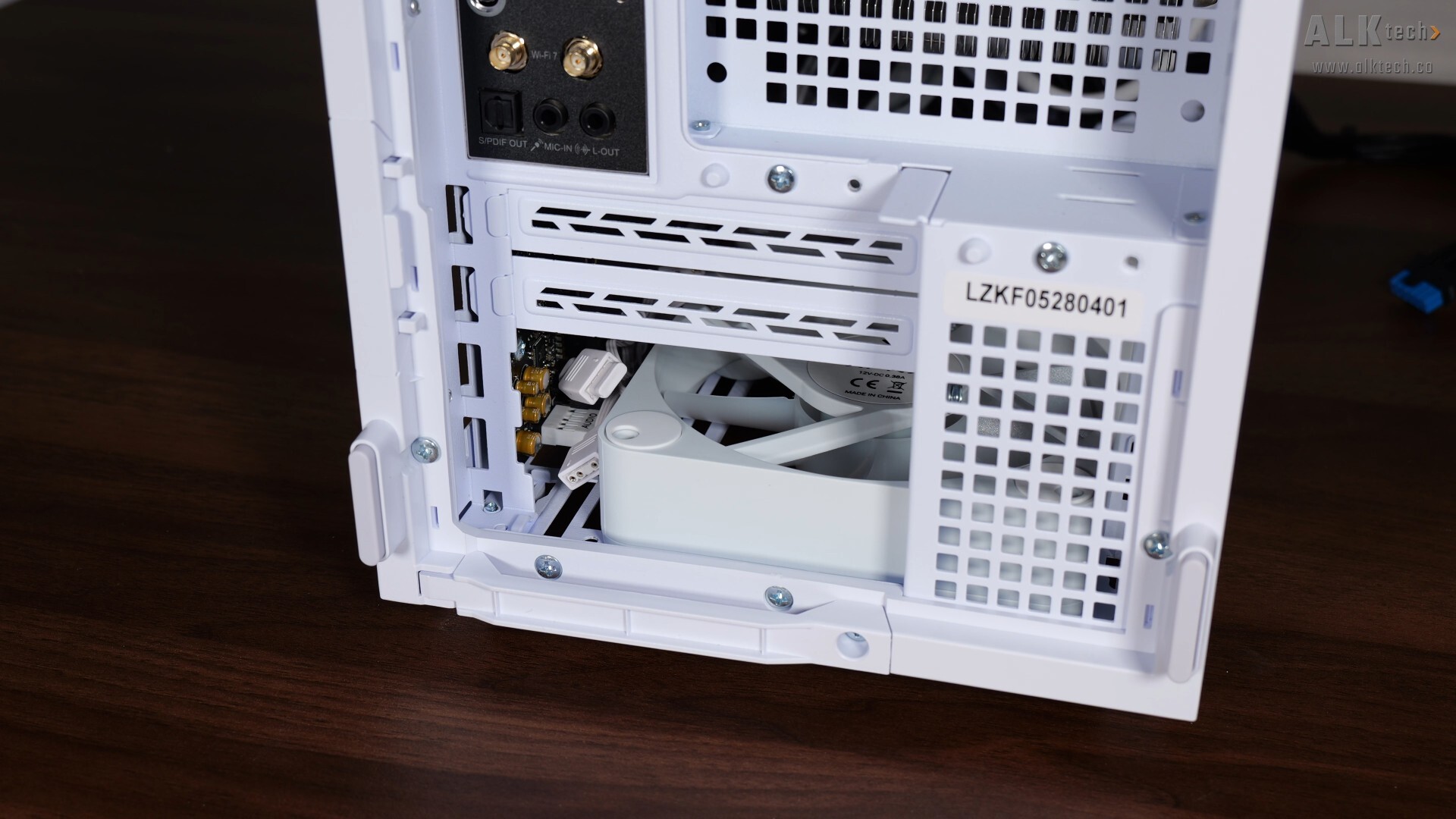 Lian Li B4-mATX Bottom Mounted Fans (4)