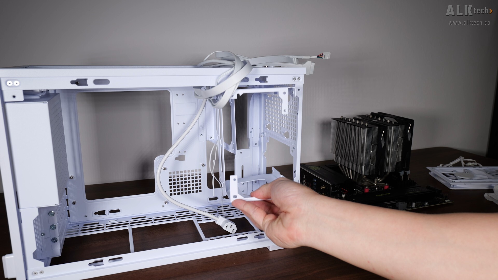 Lian Li B4-mATX Motherboard Installation (1)