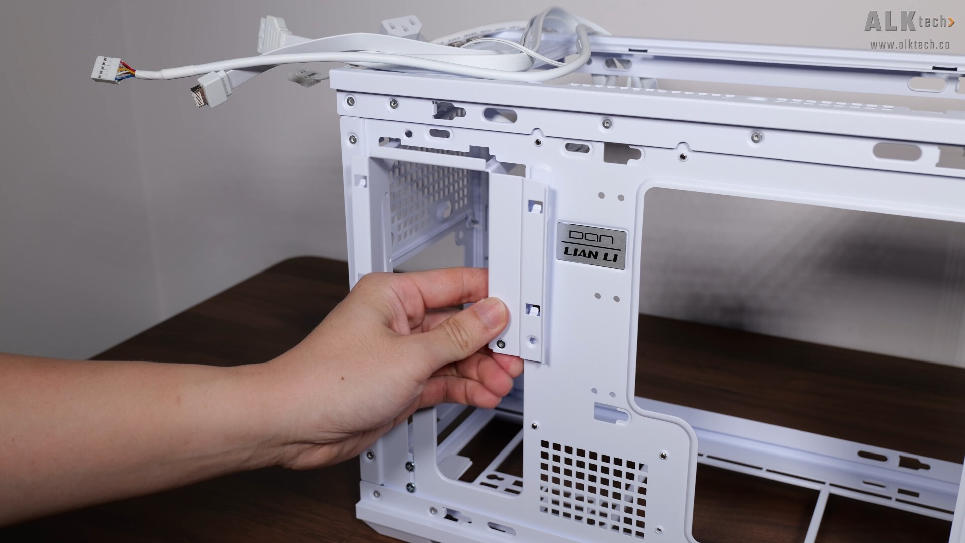 Lian Li B4-mATX Motherboard Installation (2)