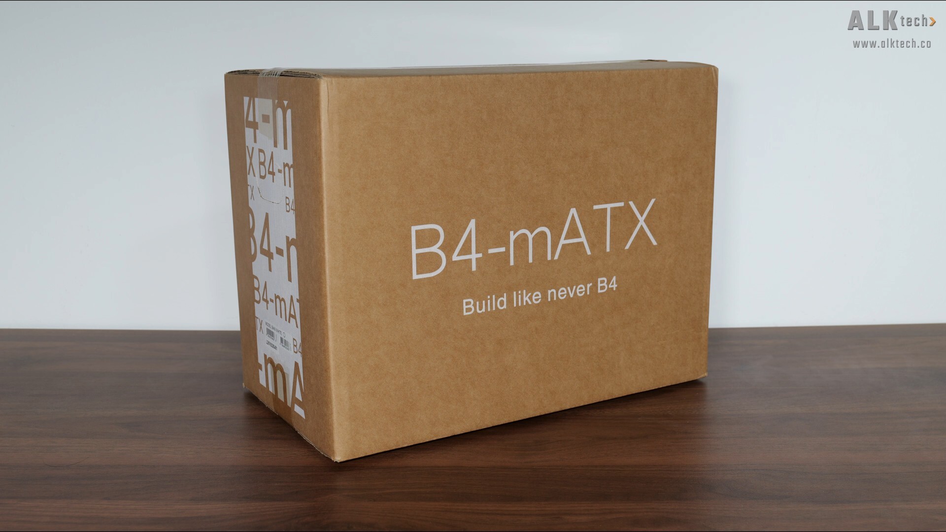 Lian Li B4-mATX Packaging