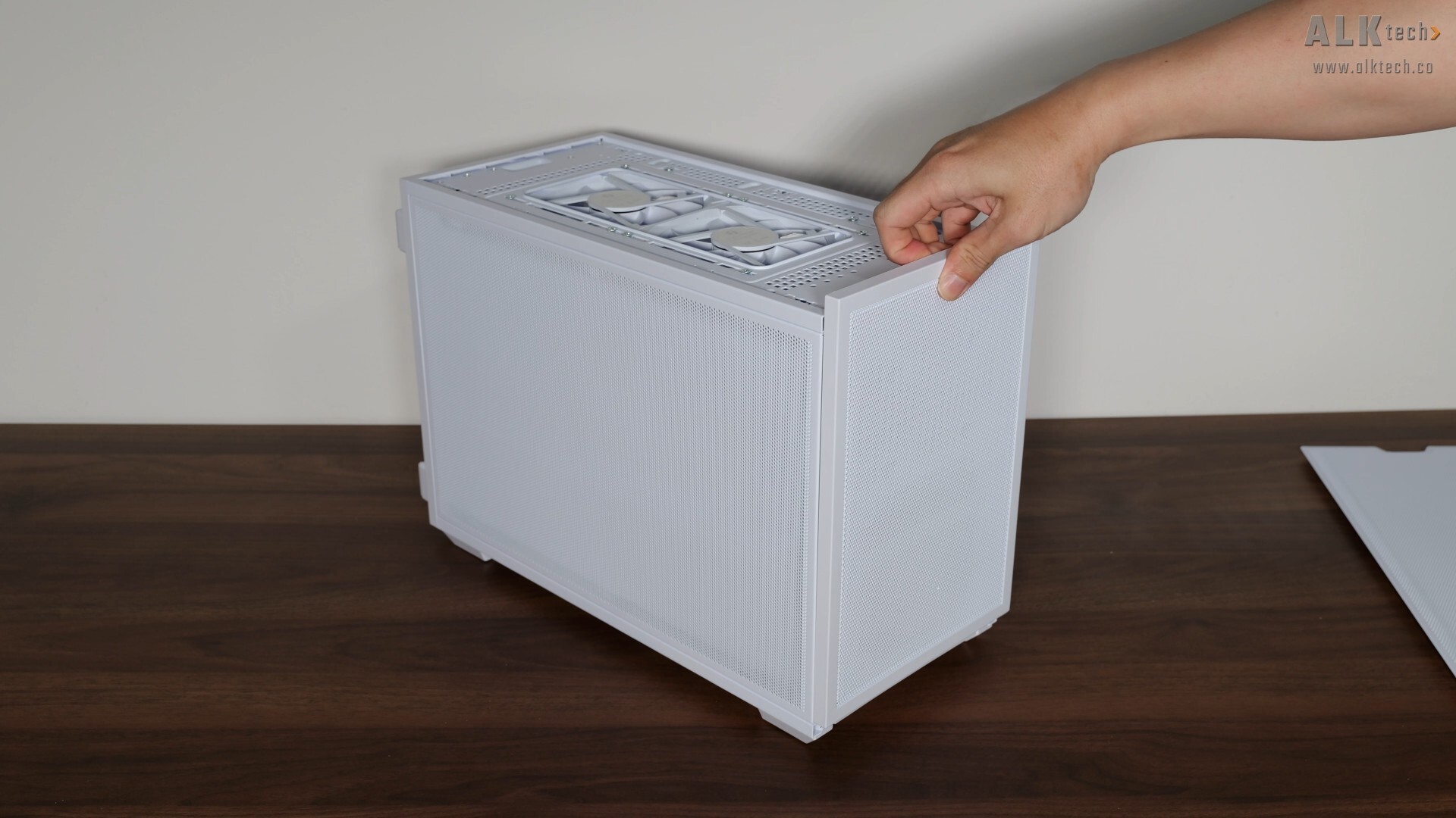 Lian Li B4-mATX Tool-less Panels