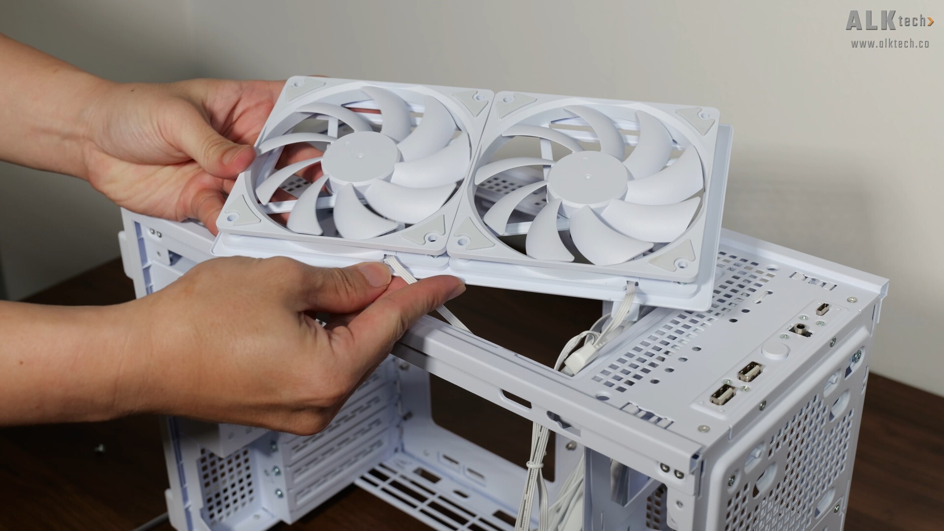 Lian Li B4-mATX Top Panel (2)