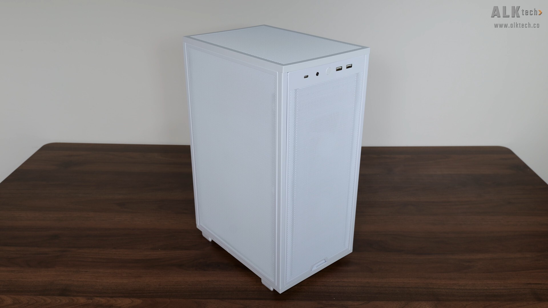 Lian Li B4-mATX Vertical Orientation (1)