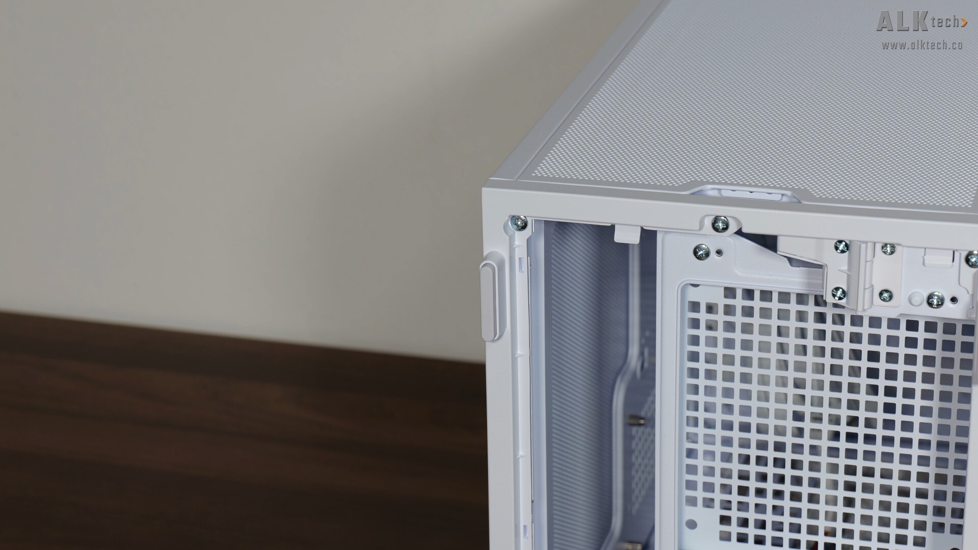 Lian Li B4-mATX Vertical Orientation (2)