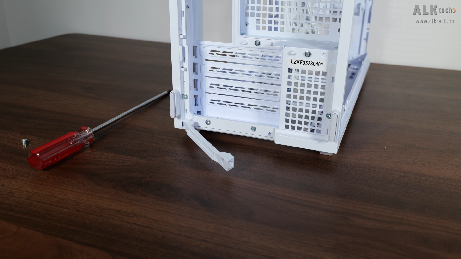 Lian Li B4-mATX Vertical Orientation (4)