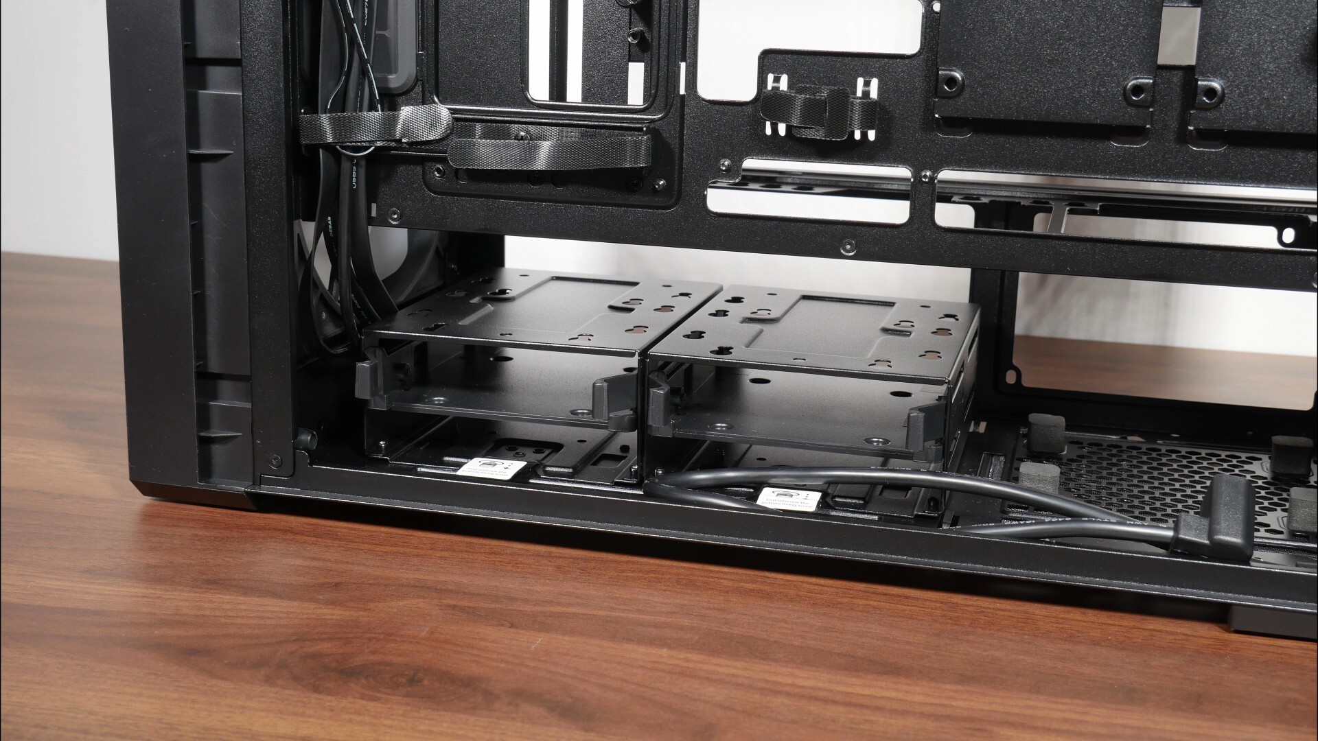 Lian Li LANCOOL 217 INF Bottom Mounted Drive Cages