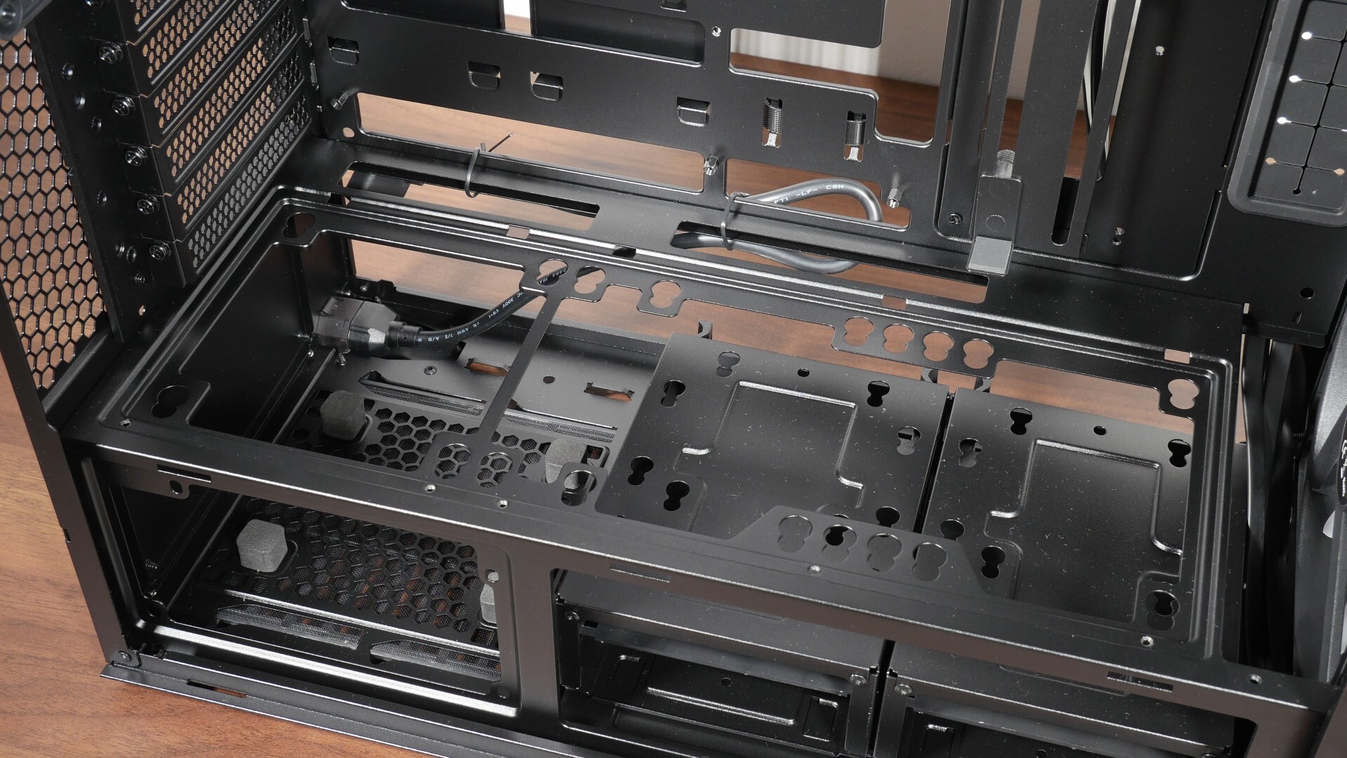 Lian Li LANCOOL 217 INF Bottom Panel Cooling Support