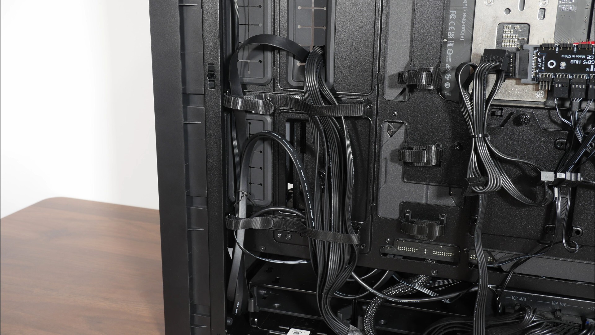 Lian Li LANCOOL 217 INF Cable Management (3)