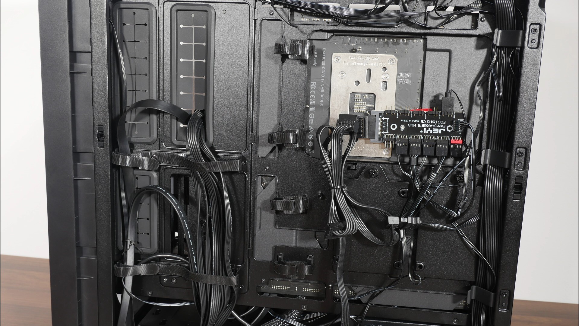 Lian Li LANCOOL 217 INF Cable Management (4)