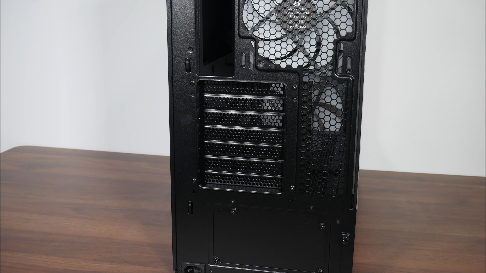 Lian Li LANCOOL 217 INF Expansion Slot Openings