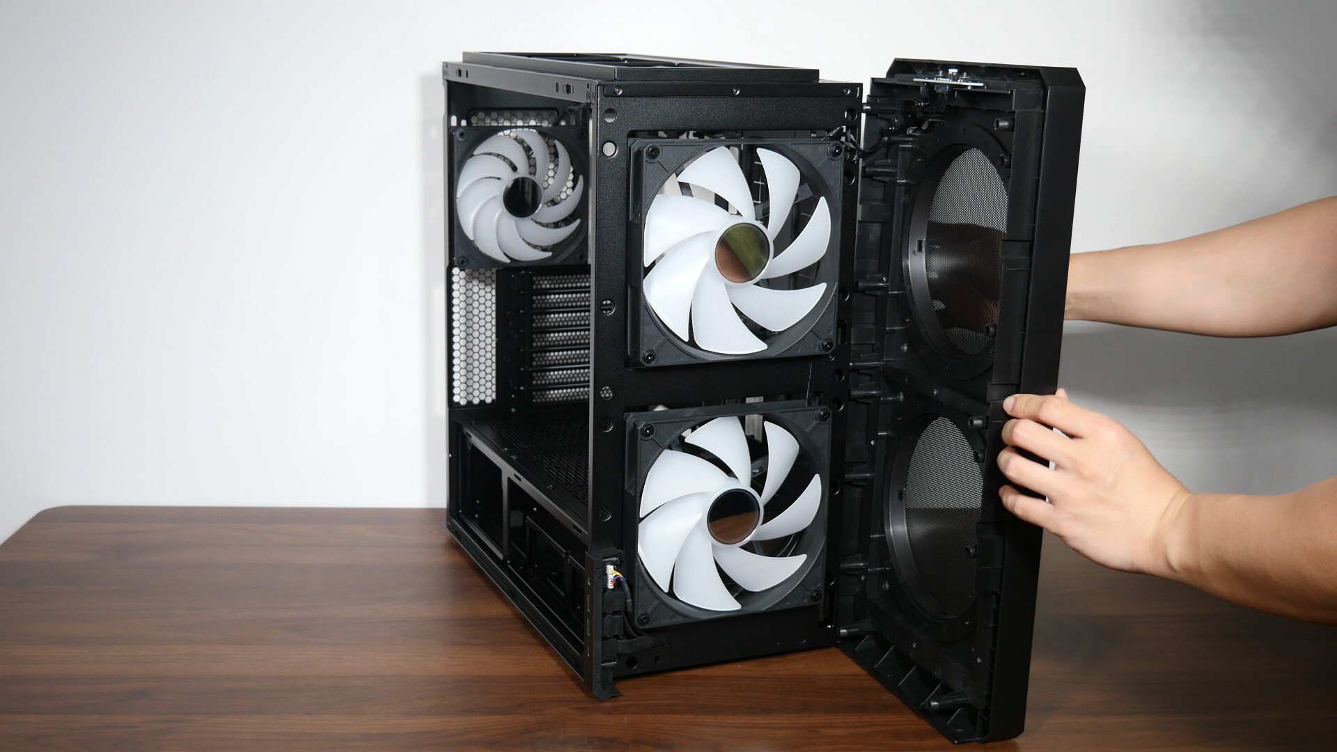 Lian Li LANCOOL 217 INF Front Panel Removal