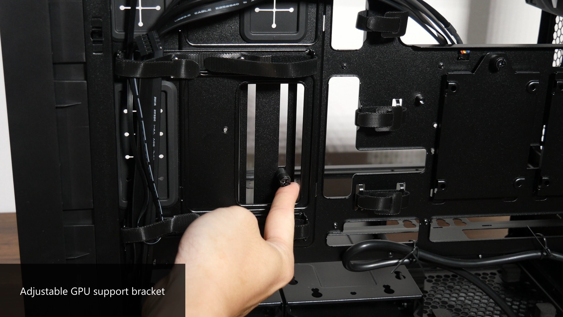 Lian Li LANCOOL 217 INF GPU Support Bracket (2)