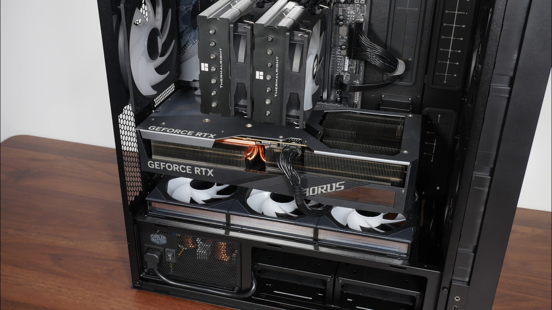 Lian Li LANCOOL 217 INF Graphics Card Installation (1)