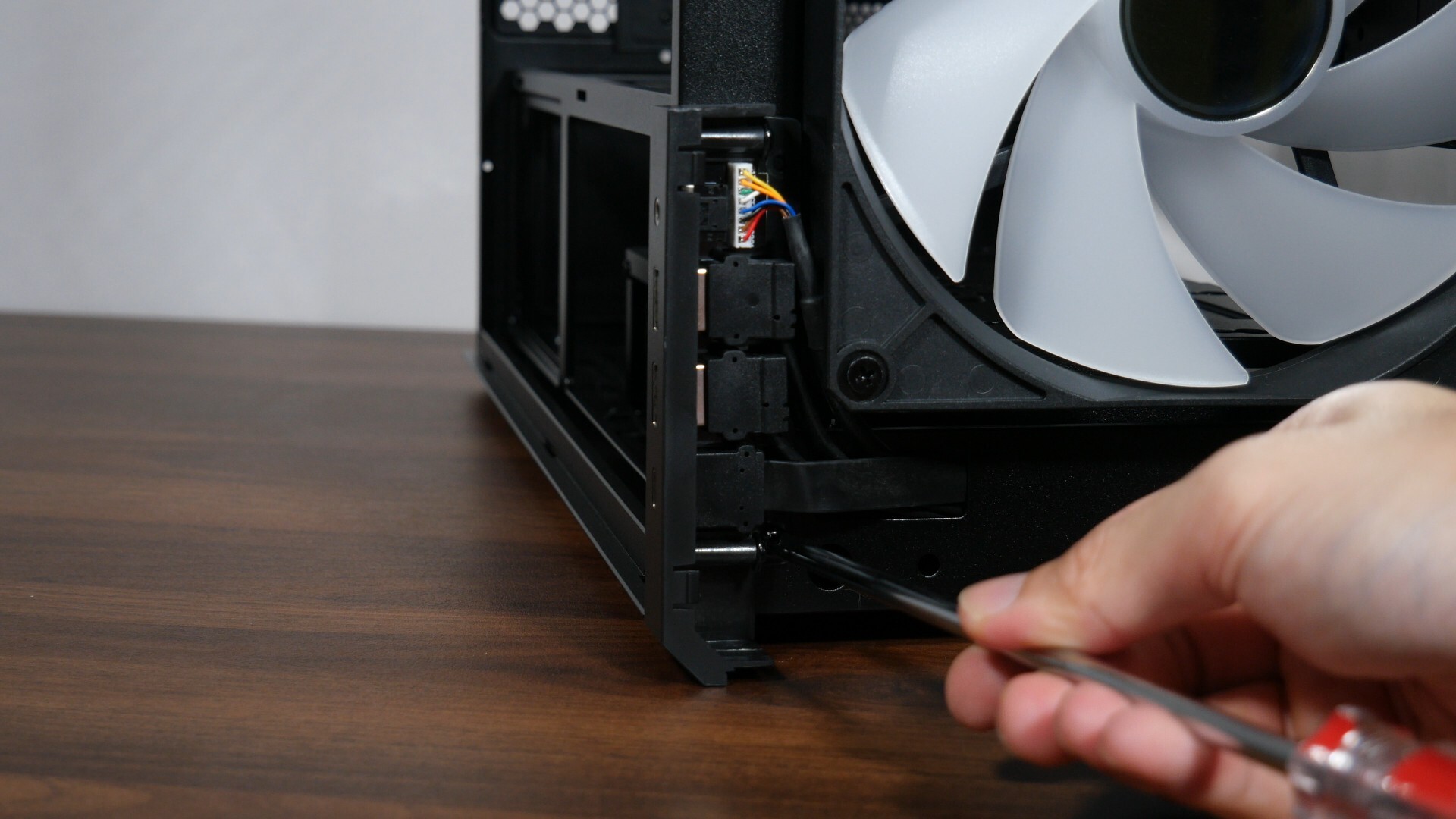 Lian Li LANCOOL 217 INF IO Module Relocation (2)