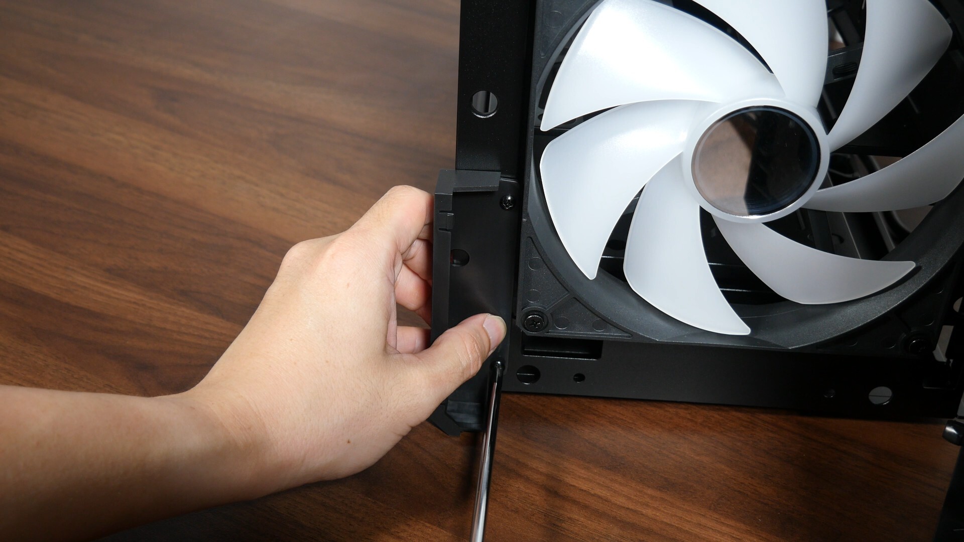 Lian Li LANCOOL 217 INF IO Module Relocation (3)