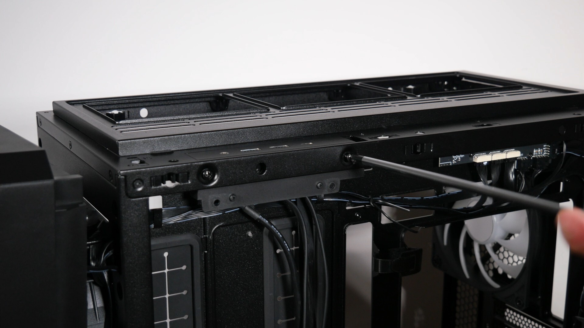 Lian Li LANCOOL 217 INF IO Module Relocation (4)