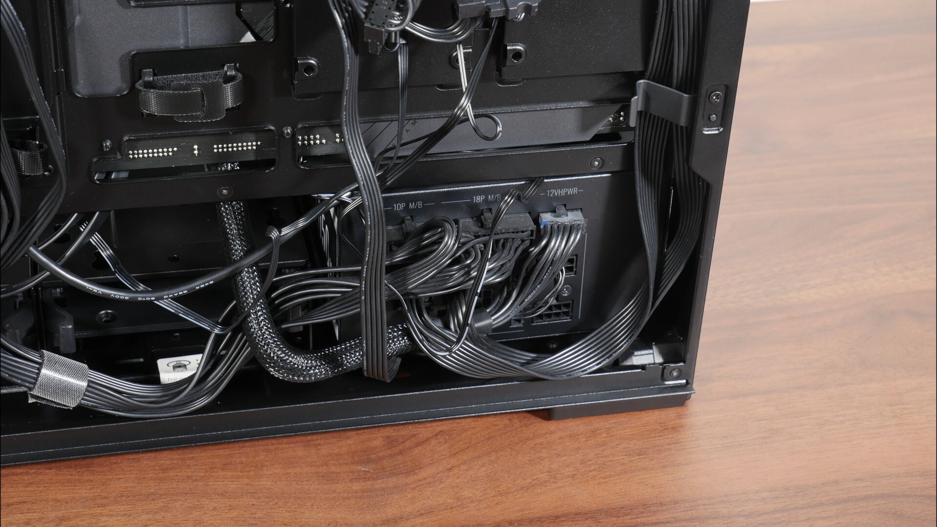 Lian Li LANCOOL 217 INF PSU Installation (2)