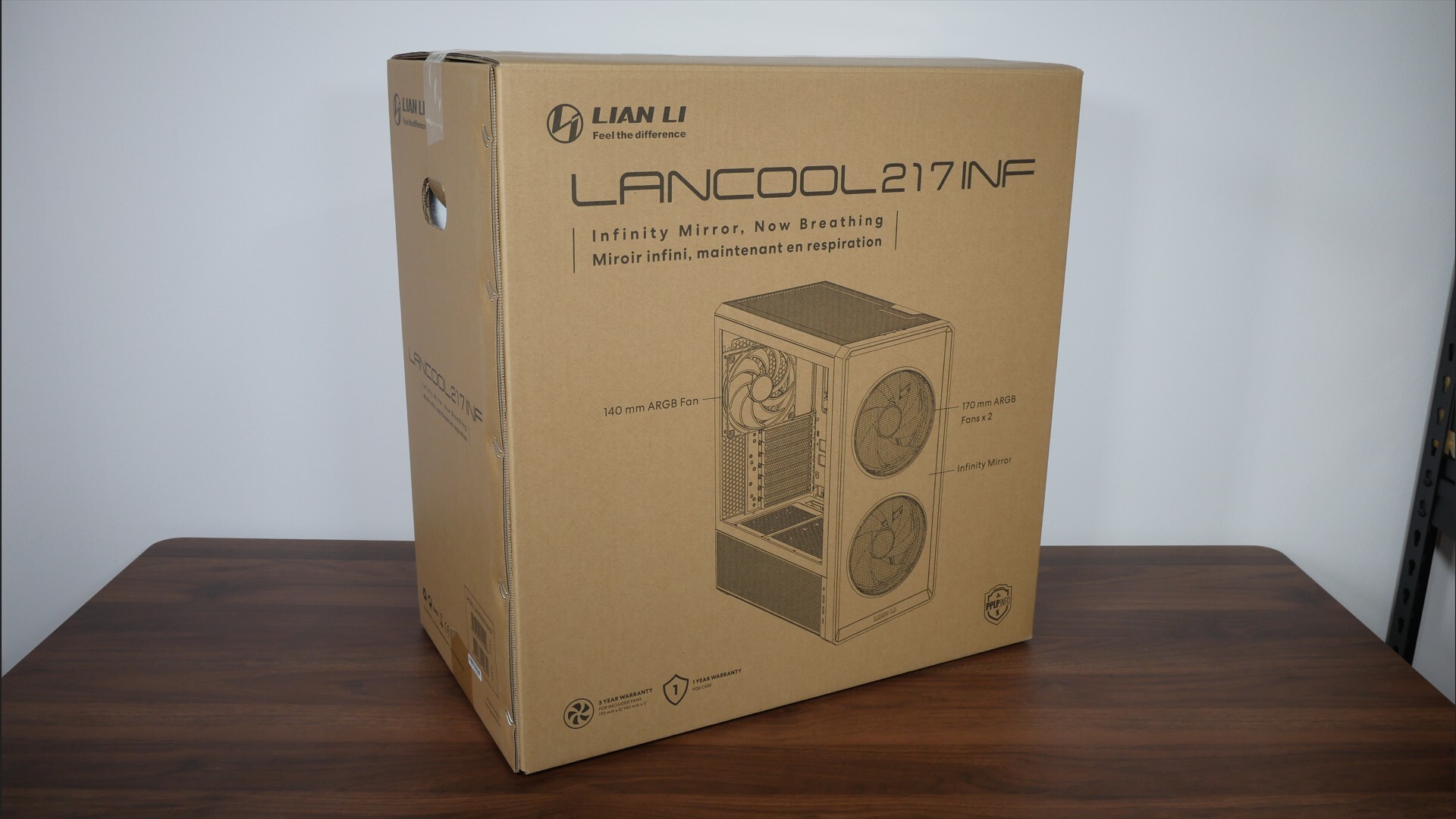 Lian Li LANCOOL 217 INF Packaging (2)
