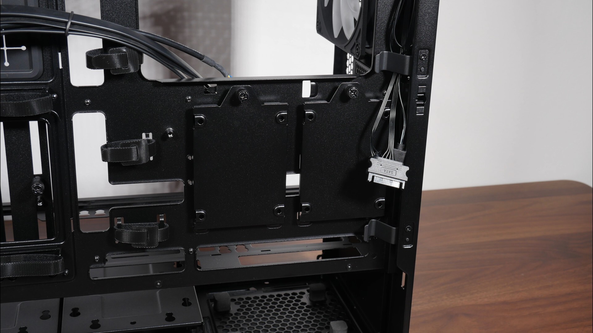 Lian Li LANCOOL 217 INF Rear SSD Brackets (1)