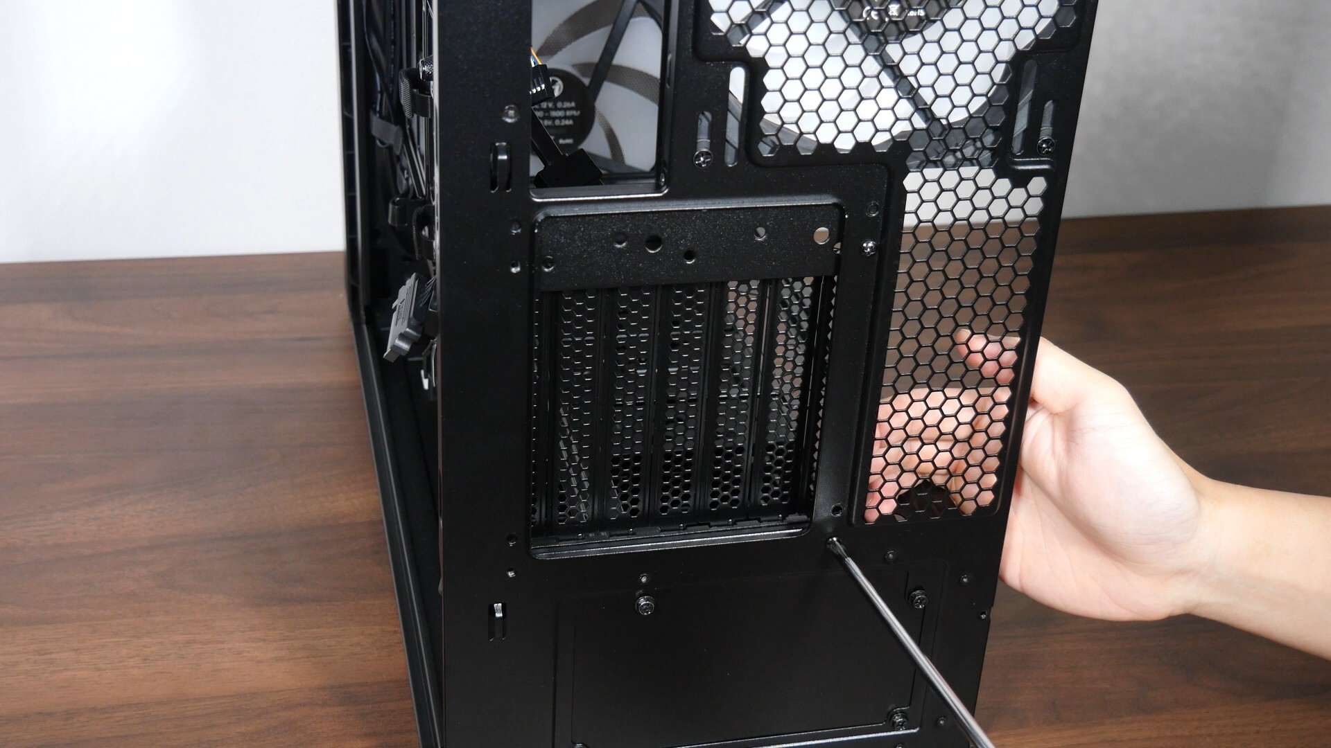 Lian Li LANCOOL 217 INF Repositionable Expansion Slot Bracket (2)