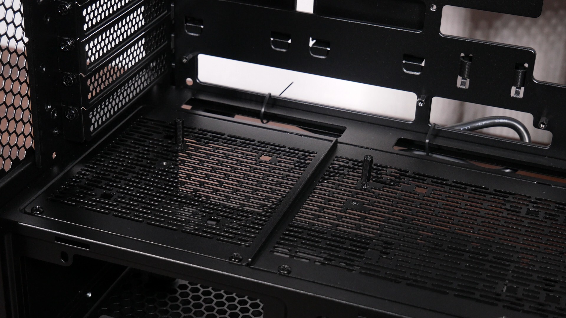 Vertical GPU Mounting Bracket Standoff (2)
