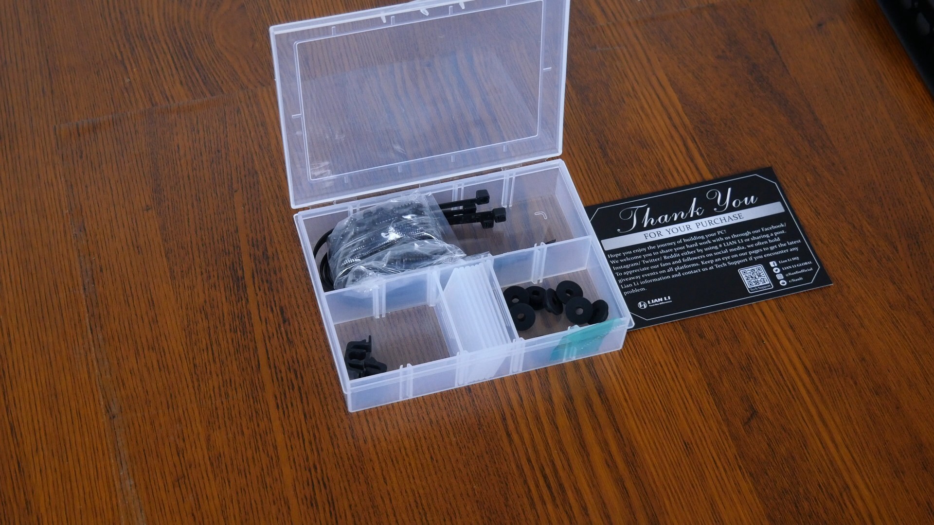 Lian Li O11 Dynamic Mini V2 Accessories (2)