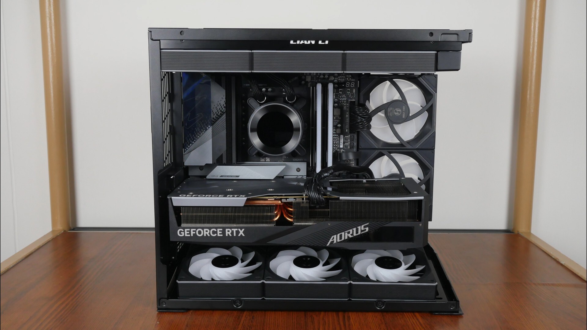 Lian Li O11 Dynamic Mini V2 Cable Management (1)