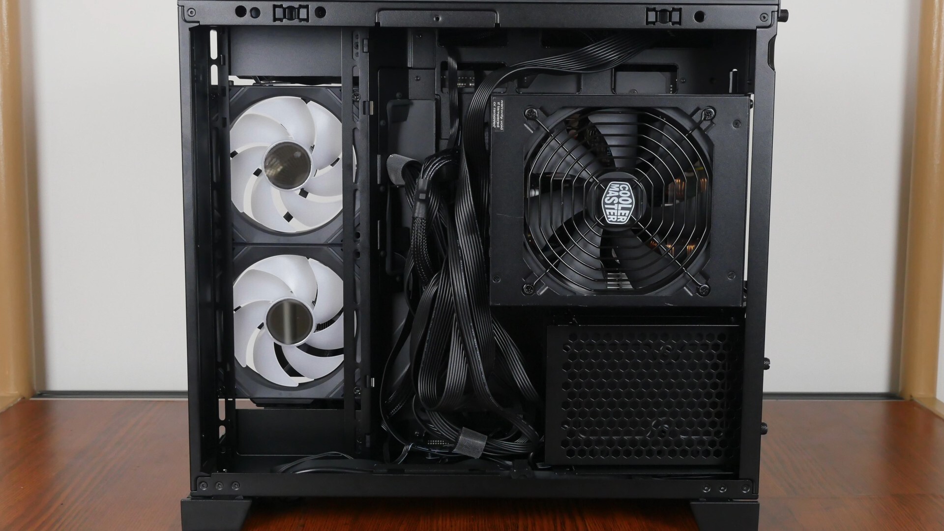 Lian Li O11 Dynamic Mini V2 Cable Management (2)